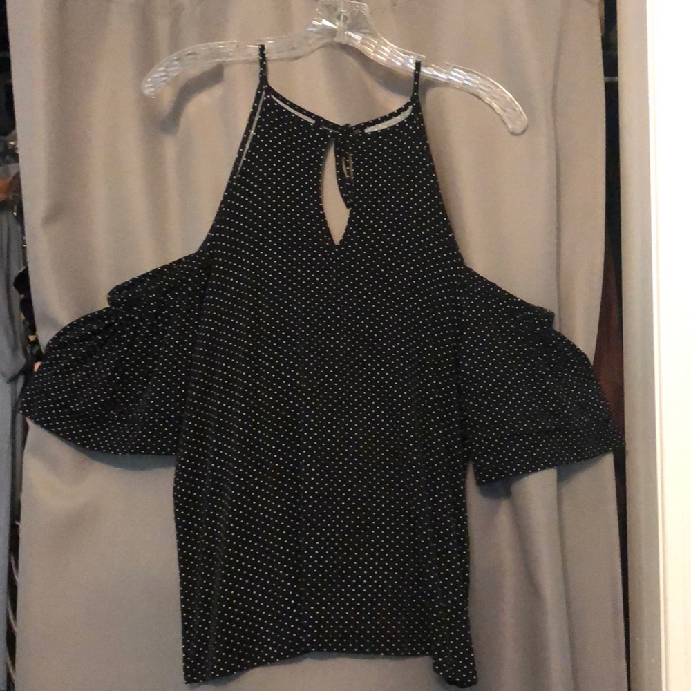 Open shoulder shirt